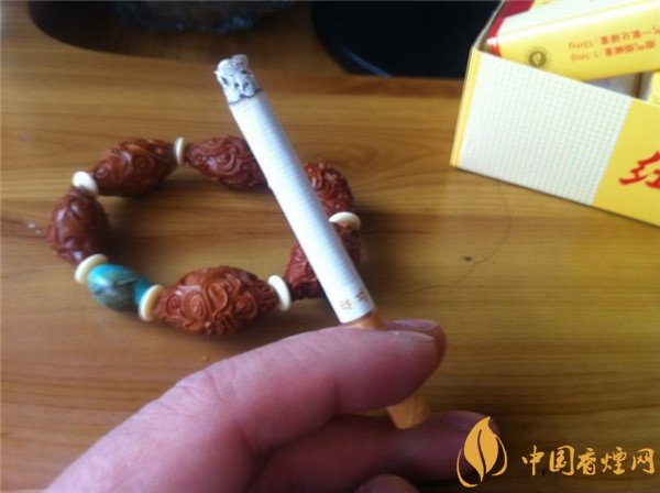 红梅烟(软黄)好抽吗 品味经典平价红梅软黄香